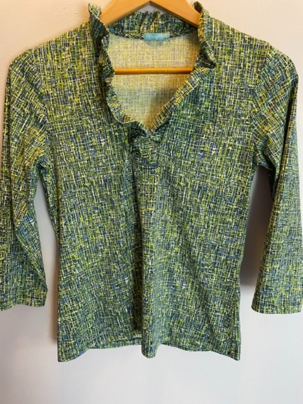 J. McLaughlin Stretch, v neck shirt, Size Small